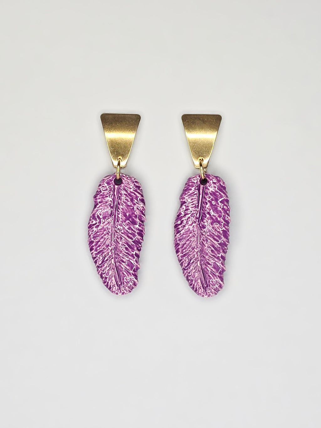 PENDIENTES PLUMA CORTA
