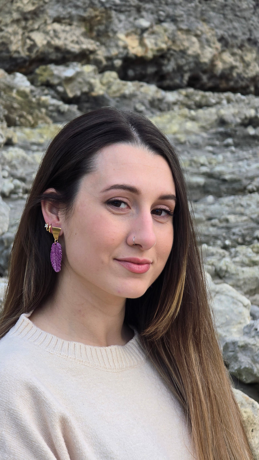 PENDIENTES PLUMA CORTA
