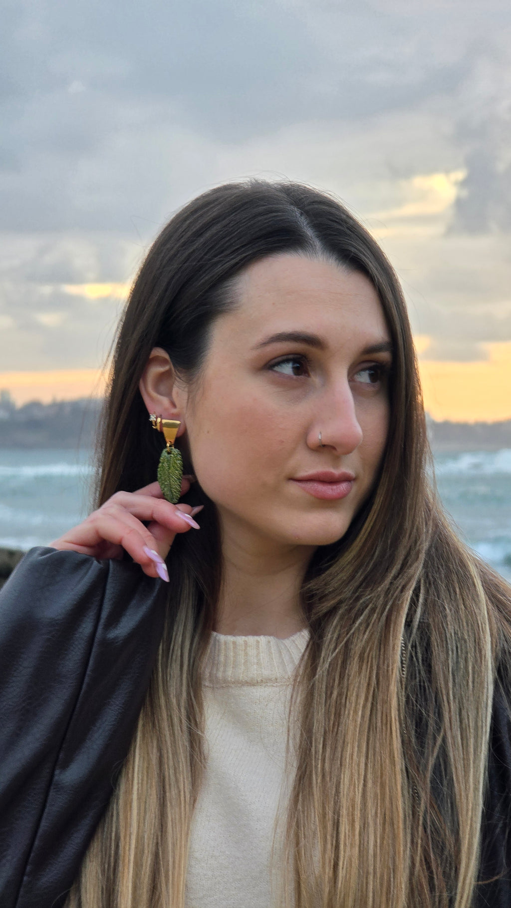 PENDIENTES PLUMA CORTA