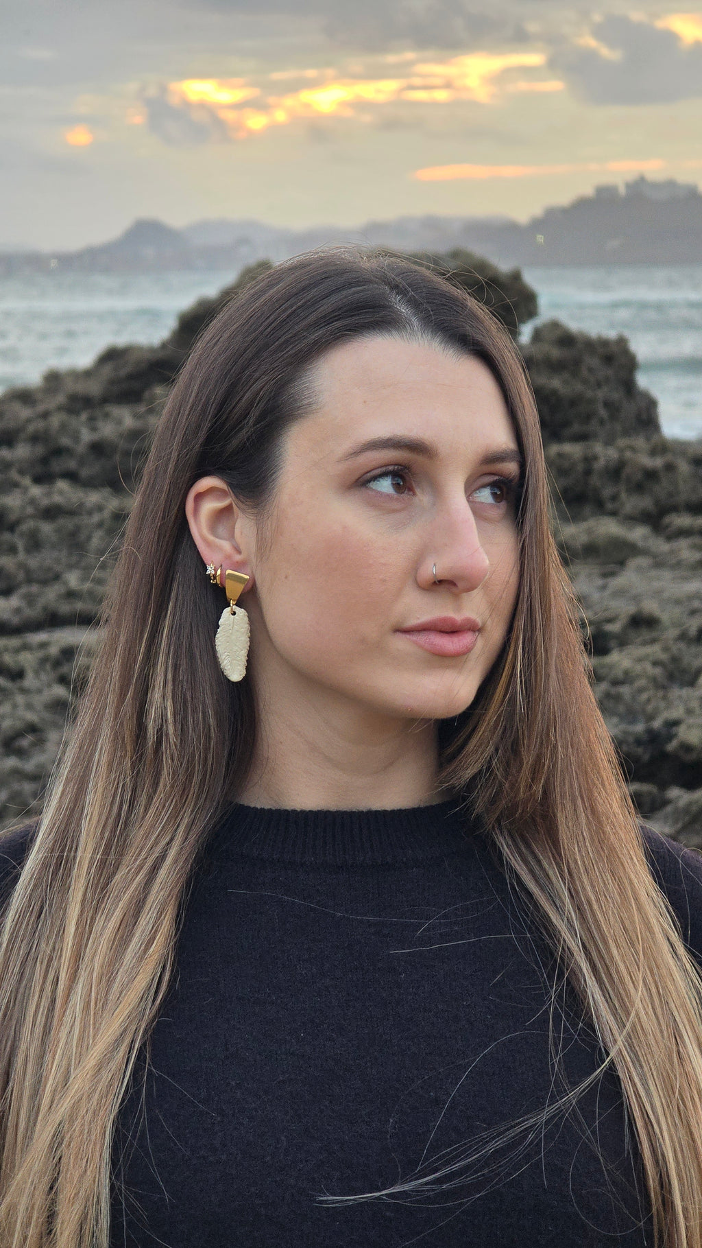 PENDIENTES PLUMA CORTA