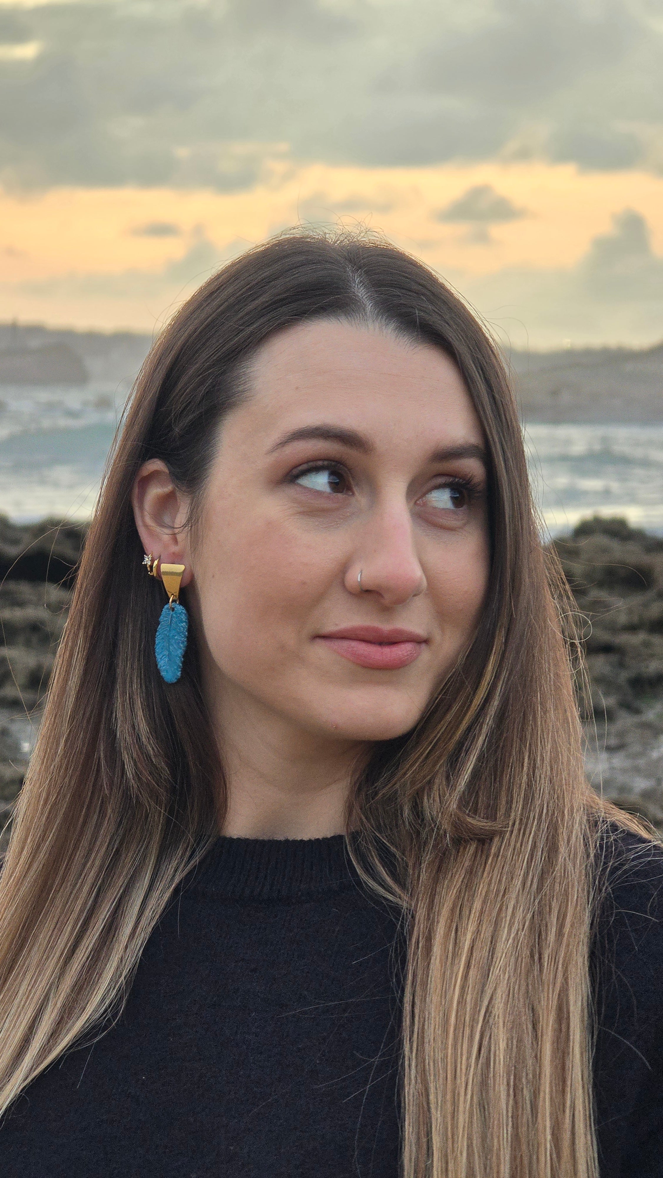 PENDIENTES PLUMA CORTA