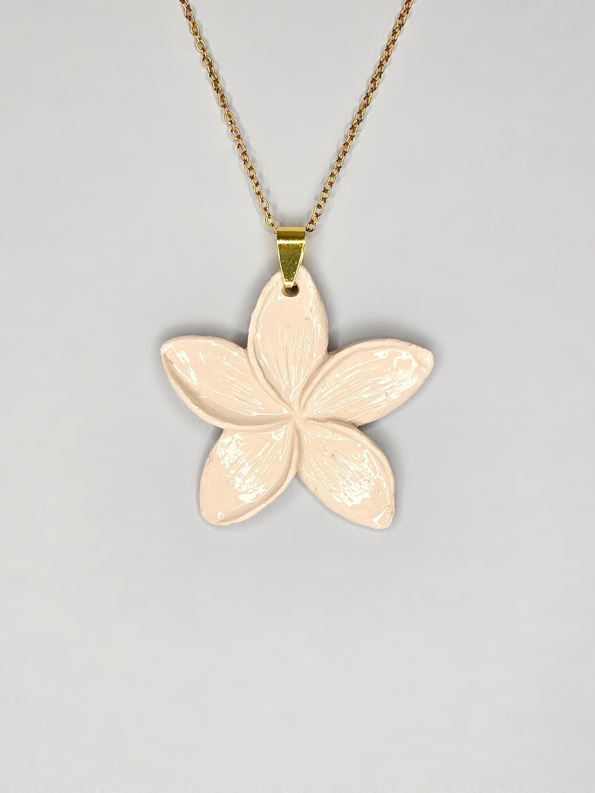 COLLAR PLUMERIA