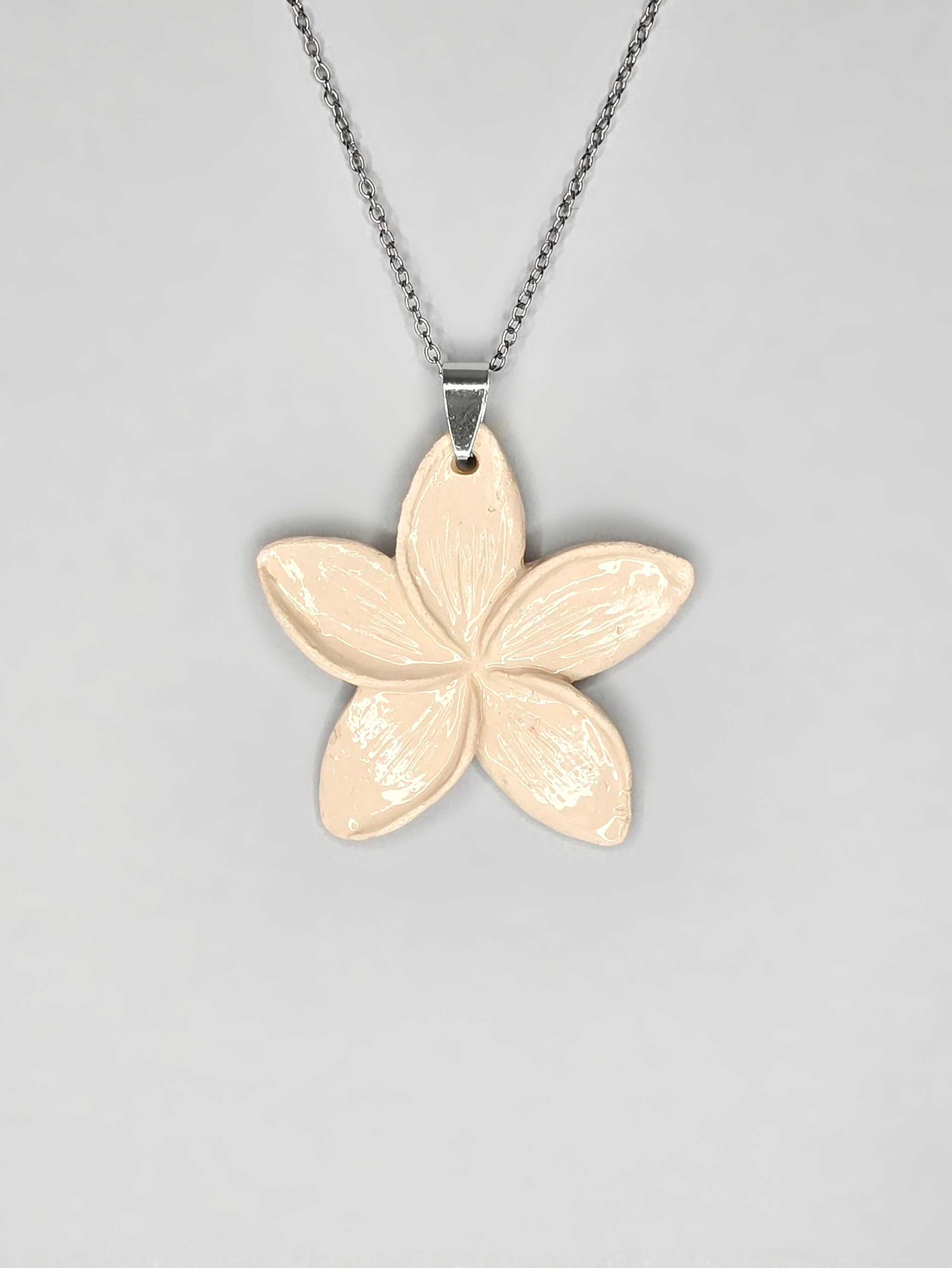 COLLAR PLUMERIA