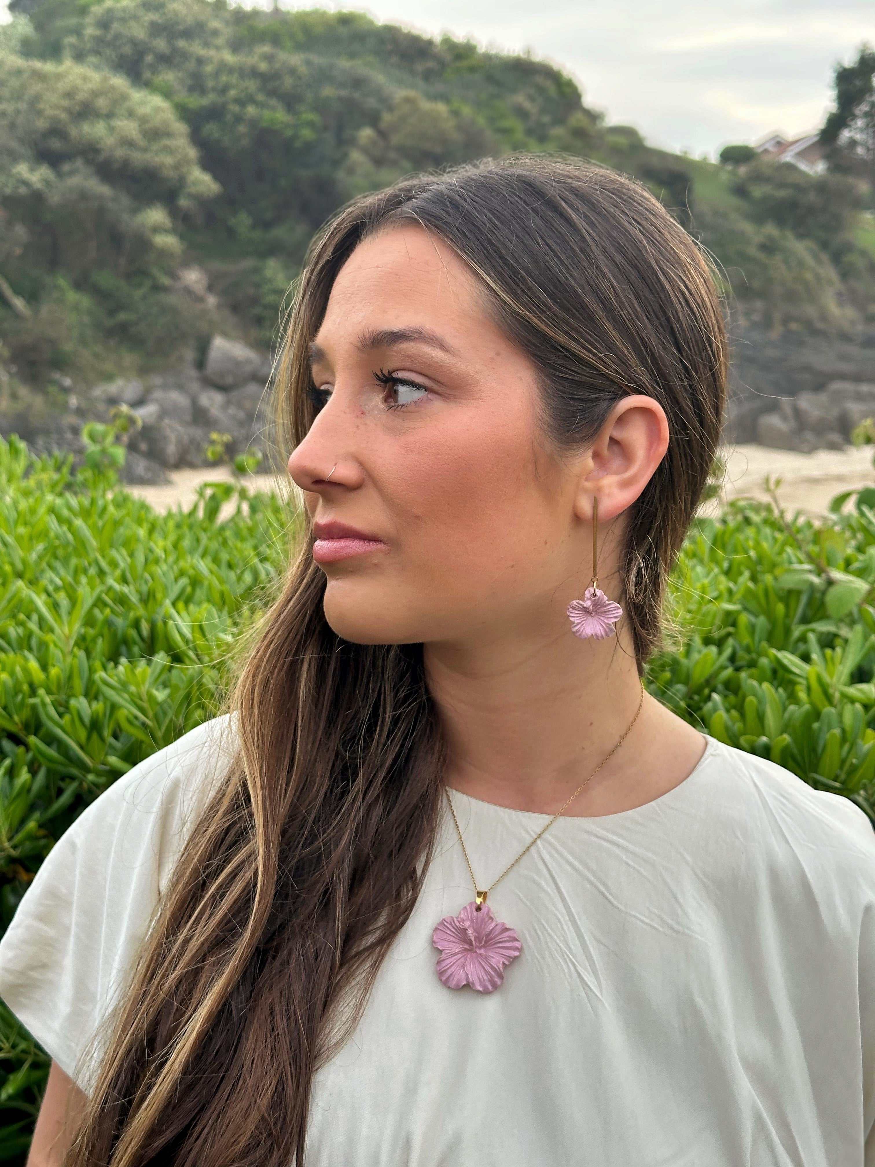 COLLAR HIBISCUS